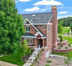 10823 Falling Water Ln #B, Woodbury, MN 55129