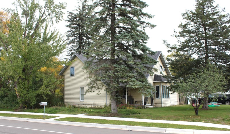 902 4th St NE, Little Falls, MN 56345