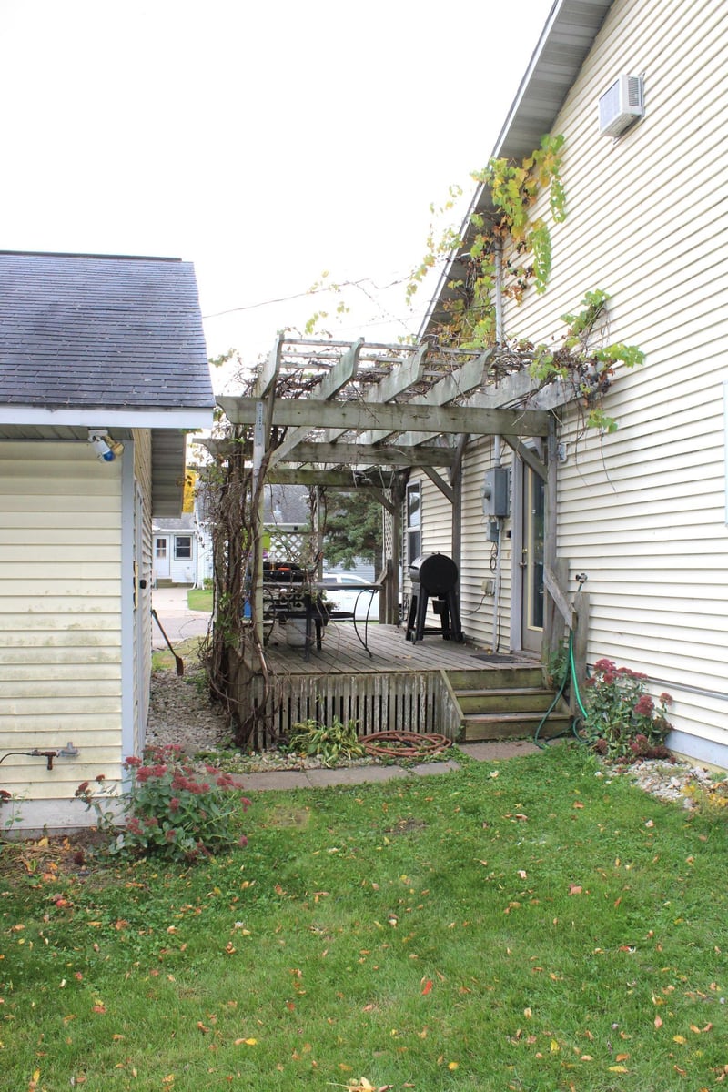 902 4th St NE, Little Falls, MN 56345