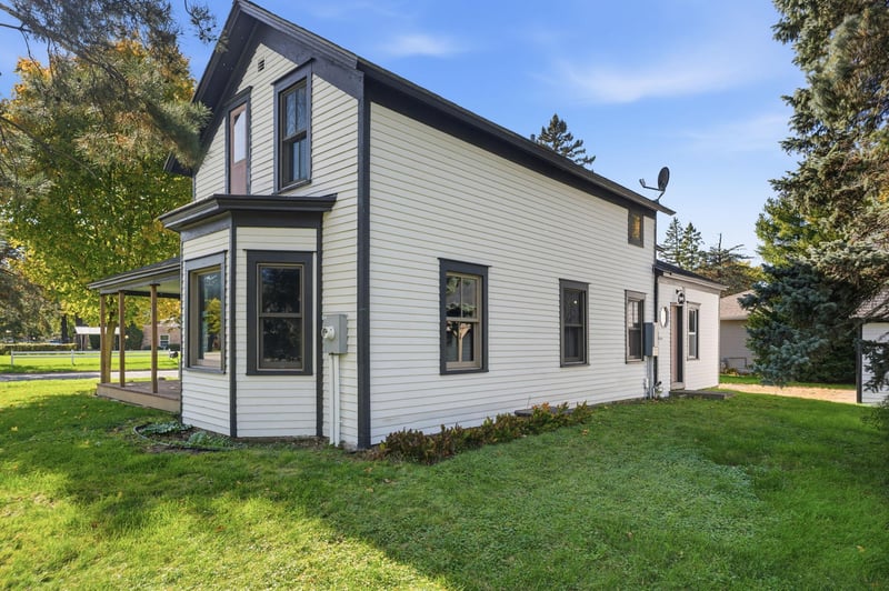 501 White St SW, Watertown, MN 55388