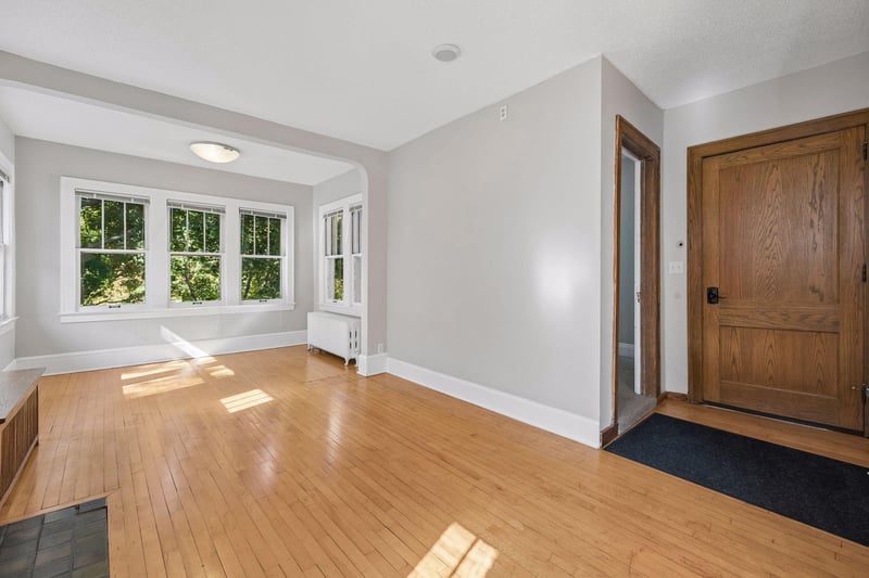629 Kenwood Pw, Minneapolis, MN 55403