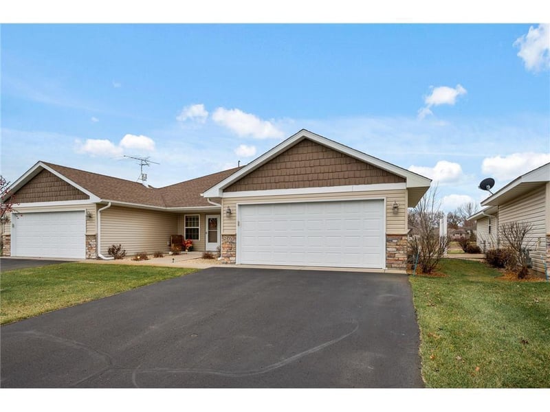 5197 383rd St, North Branch, MN 55056
