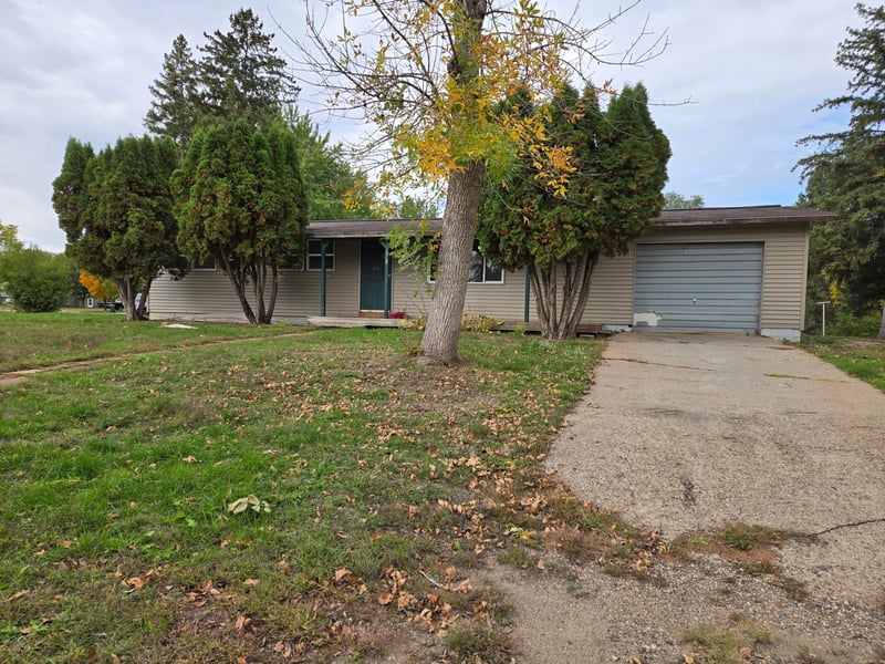 115 Village Ave, Cannon Falls, MN 55009