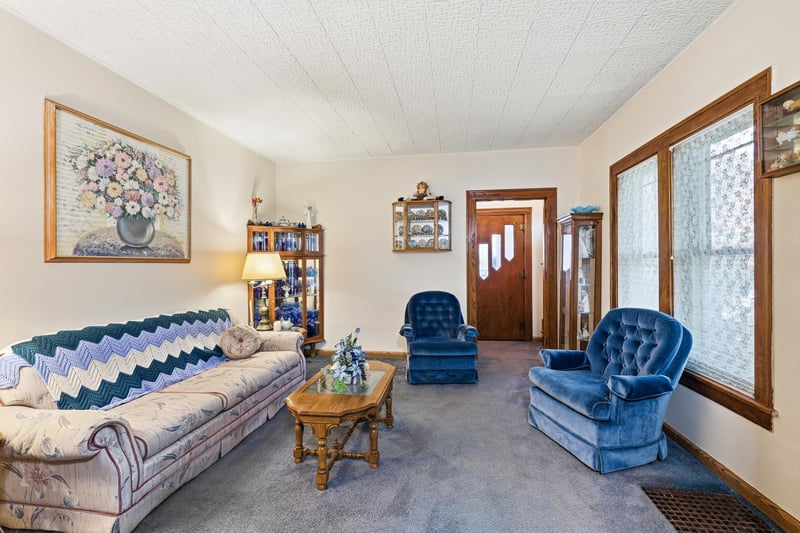 533 E Maple St, River Falls, WI 54022