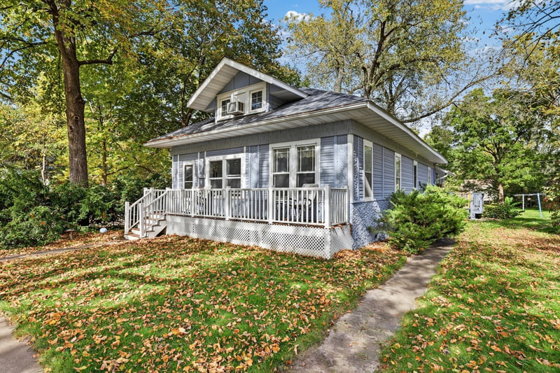 533 E Maple St, River Falls, WI 54022