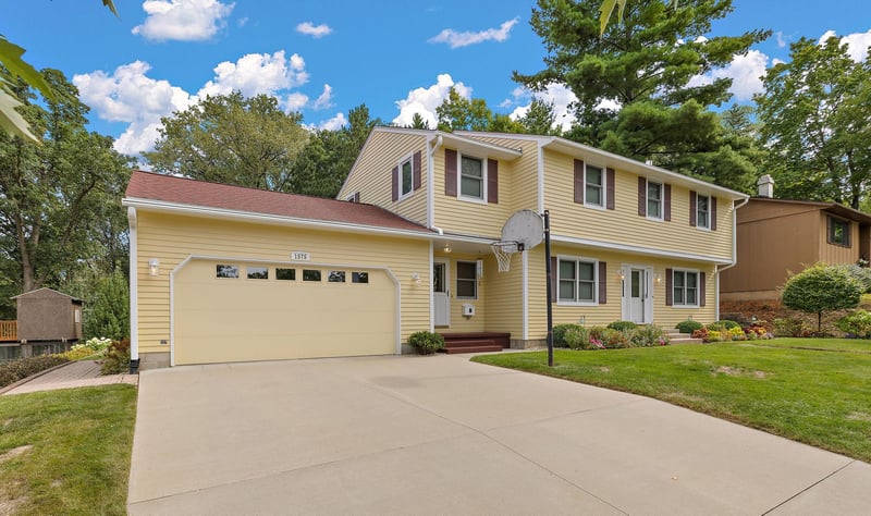 1575 Woodland Dr, Red Wing, MN 55066