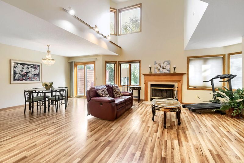 10695 53rd Ave N, Plymouth, MN 55442