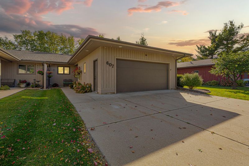 607 Zanmiller Dr, Northfield, MN 55057