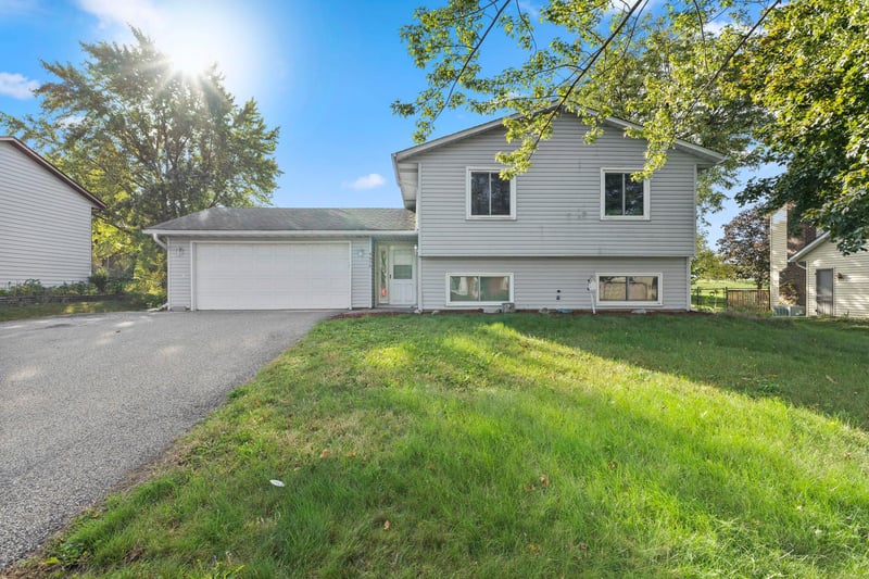 4656 142nd St W, Apple Valley, MN 55124