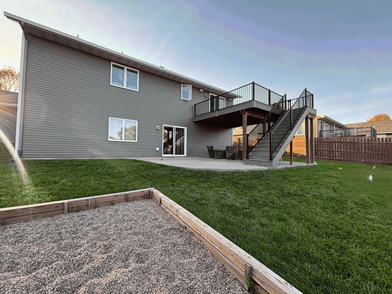 224 Creekside Dr, Eagle Lake, MN 56024