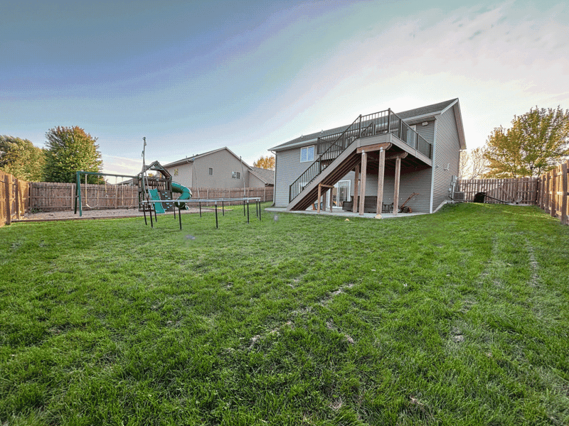 224 Creekside Dr, Eagle Lake, MN 56024