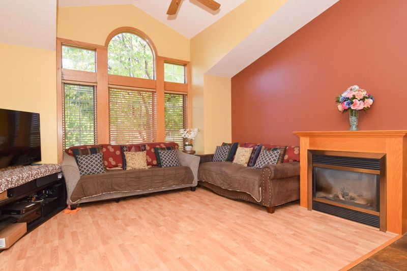 8743 Queens Gardens N, Brooklyn Park, MN 55443