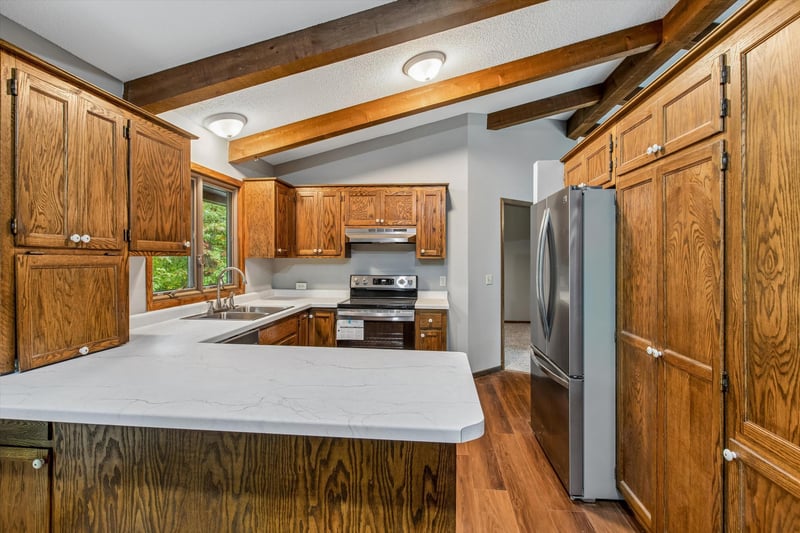 1335 Ches Mar Ln, Eagan, MN 55123