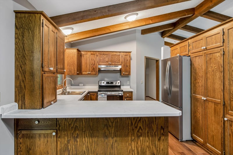 1335 Ches Mar Ln, Eagan, MN 55123