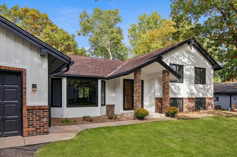 1335 Ches Mar Ln, Eagan, MN 55123