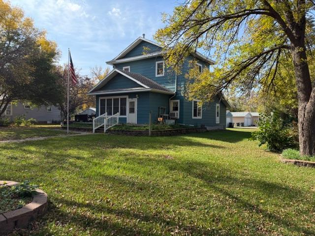 200 4th St, Grove City, MN 56243