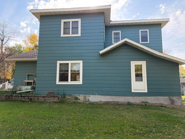200 4th St, Grove City, MN 56243