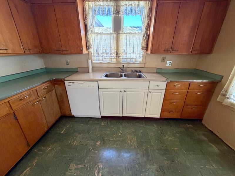 915 4th St S, Stillwater, MN 55082