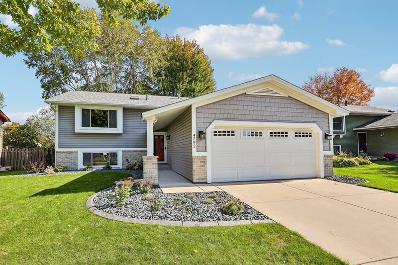 4292 Eagle Crest Dr, Eagan, MN 55122