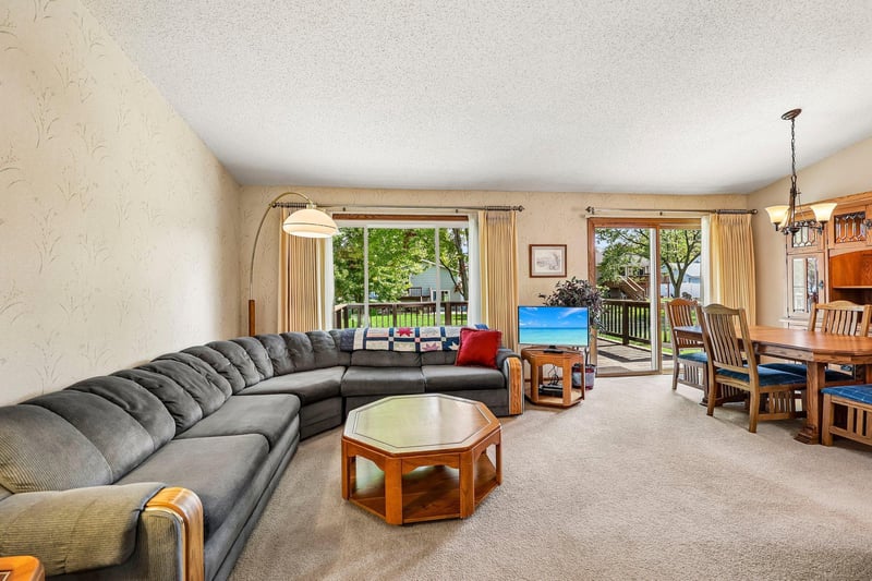 4292 Eagle Crest Dr, Eagan, MN 55122