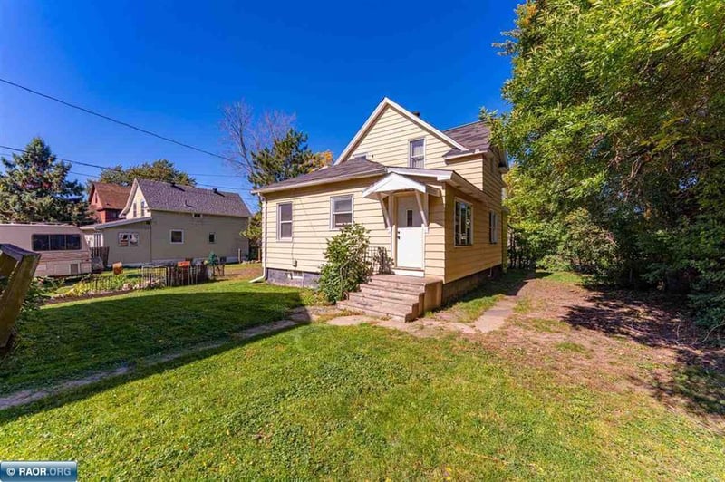 212 8th St S, Virginia, MN 55792