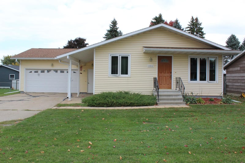 220 3rd Ave NE, Plainview, MN 55964