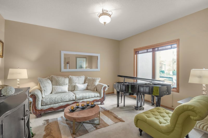 10512 Hidden Oaks Ln N, Champlin, MN 55369