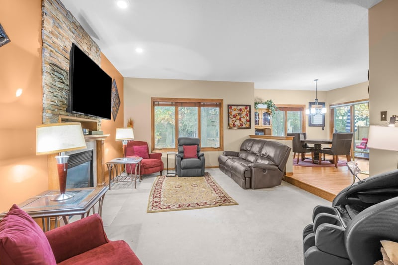 10512 Hidden Oaks Ln N, Champlin, MN 55369