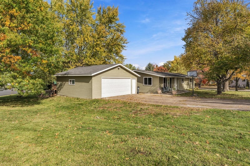 805 Golf Ave SW, Pine City, MN 55063