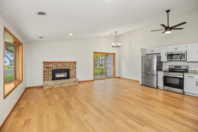 3612 Gershwin Ln N, Oakdale, MN 55128