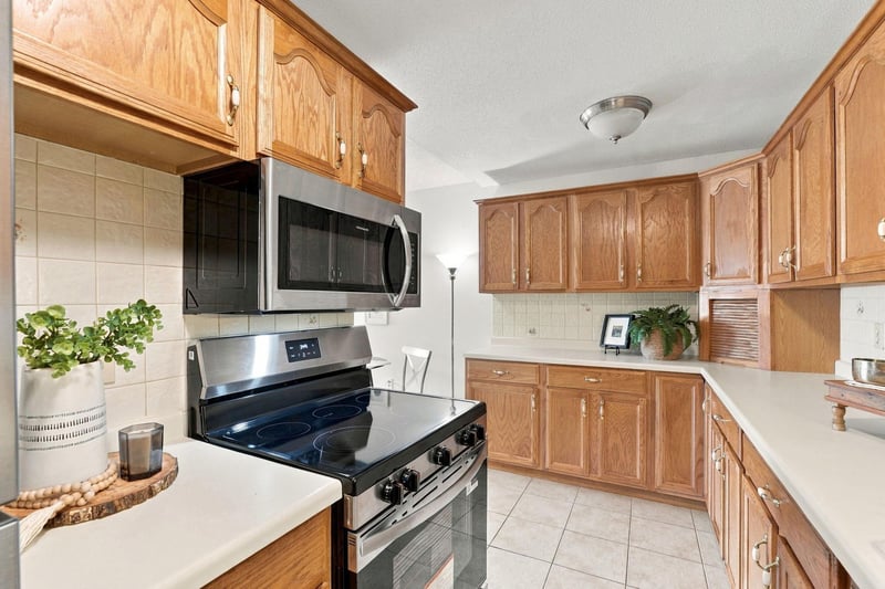329 Geneva Ave N #307, Oakdale, MN 55128