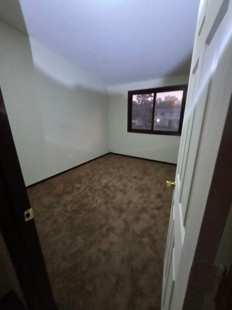 7682 Hampshire Ave N, Brooklyn Park, MN 55428
