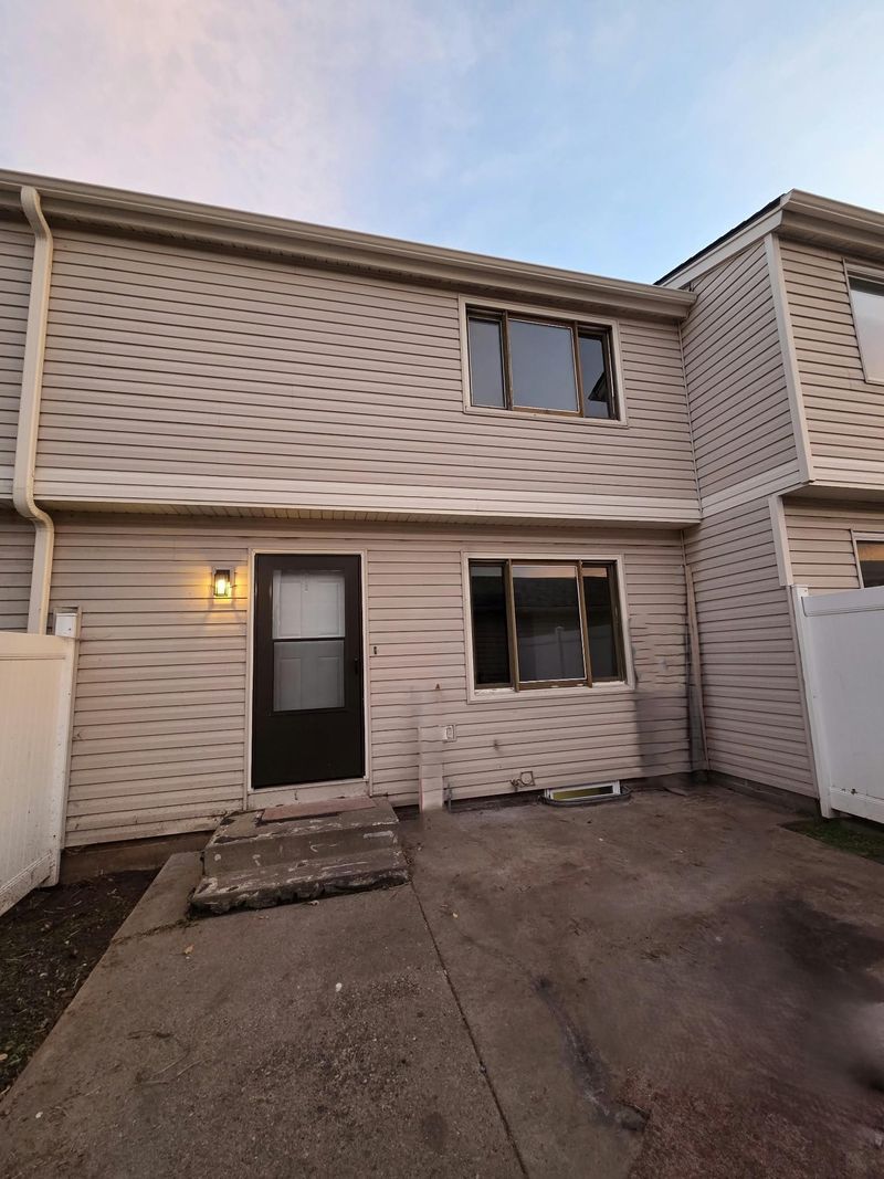 7682 Hampshire Ave N, Brooklyn Park, MN 55428