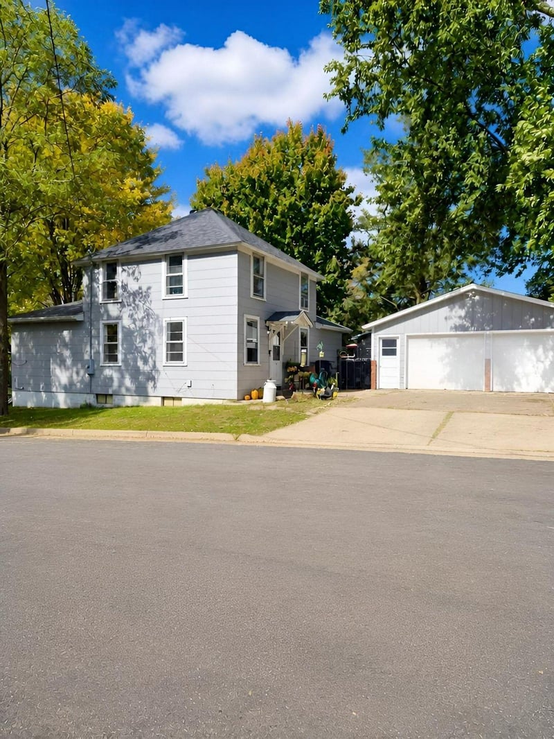 213 Pearl St, Balsam Lake, WI 54810