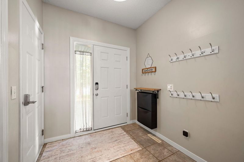 6982 Carlyle Rd, Woodbury, MN 55125