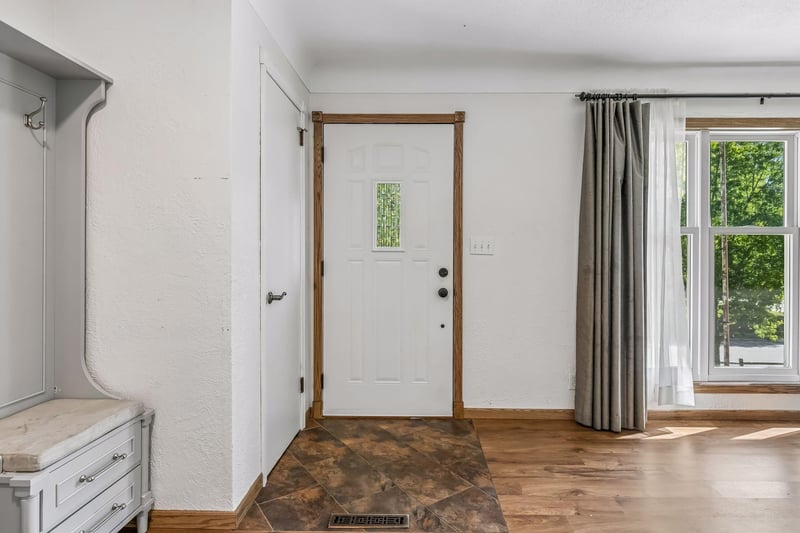 3209 Random Rd, Eagan, MN 55121