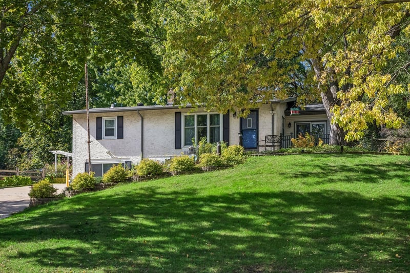 3209 Random Rd, Eagan, MN 55121