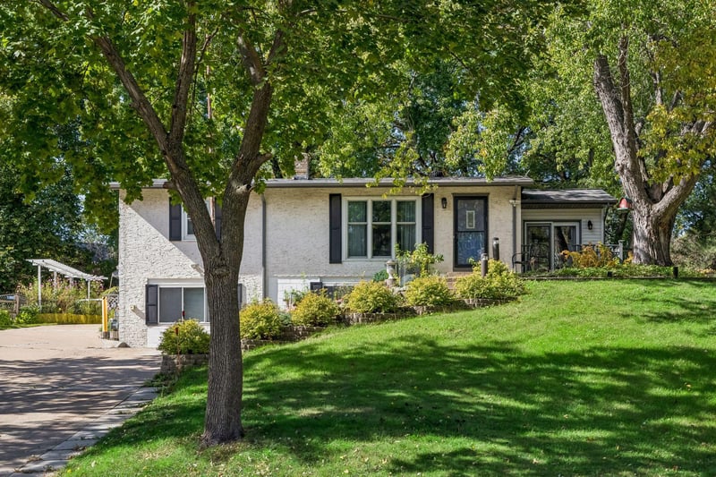 3209 Random Rd, Eagan, MN 55121