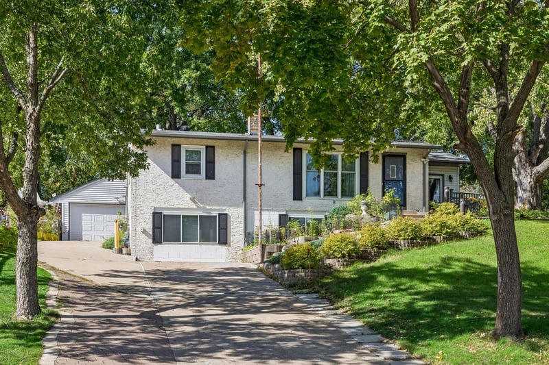 3209 Random Rd, Eagan, MN 55121
