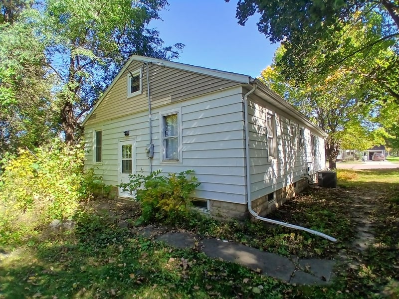 308 S Main St, Sherburn, MN 56171