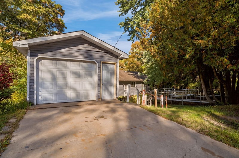 3903 Fanny Lake Rd NE, Cambridge, MN 55008