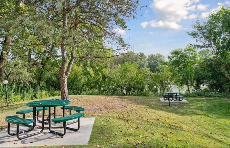 10211 Cedar Lake Rd #115, Minnetonka, MN 55305