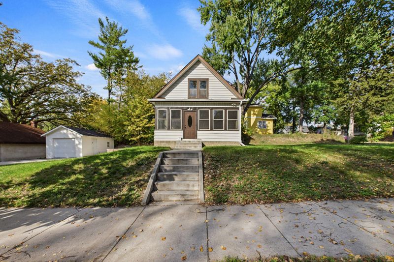 3501 Queen Ave N, Minneapolis, MN 55412