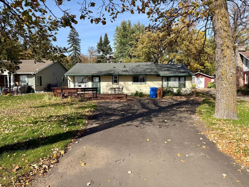 926 W Lake Dr, Detroit Lakes, MN 56501