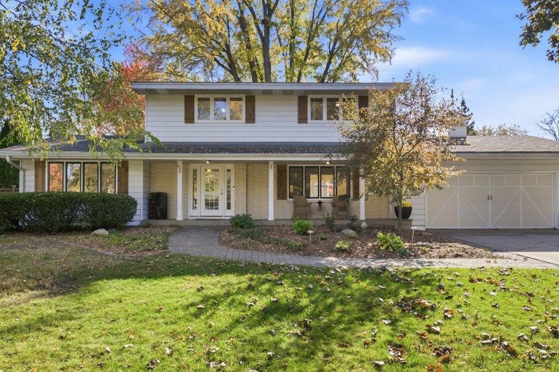 1851 Heritage Ln, New Brighton, MN 55112