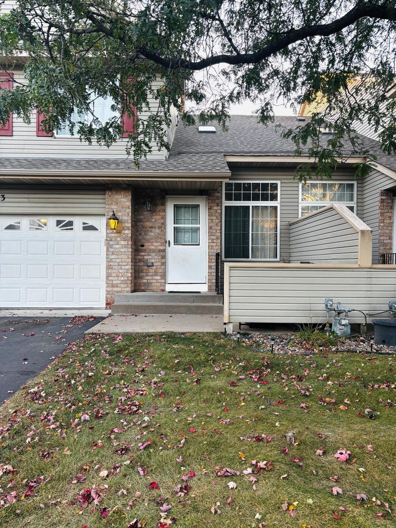 9823 Hamlet Ln S, Cottage Grove, MN 55016