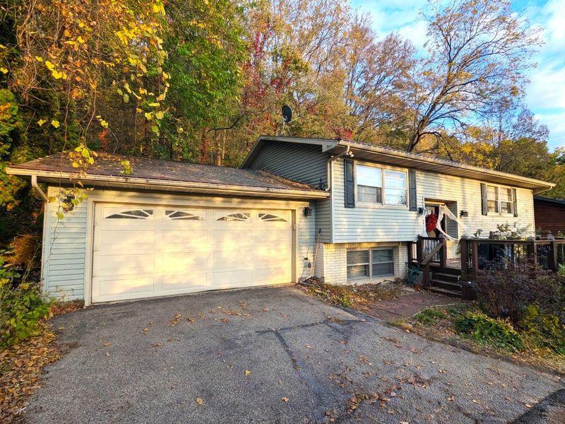 3205 Cliffside Dr, La Crosse, WI 54601