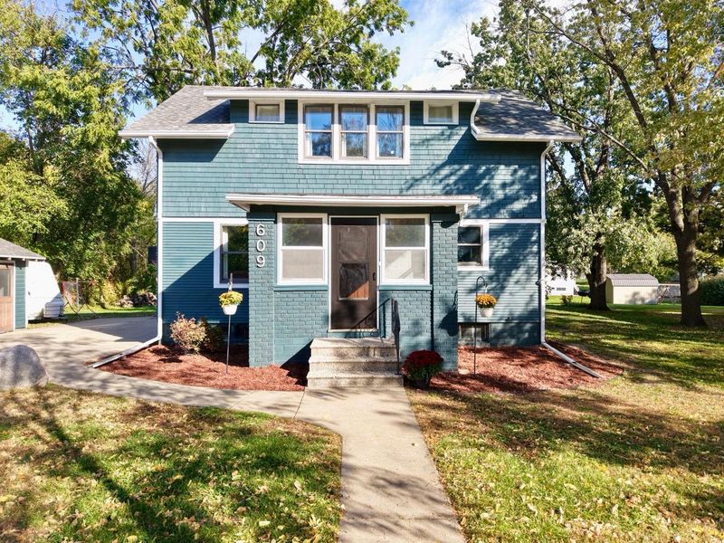609 6th Ave, Mountain Lake, MN 56159