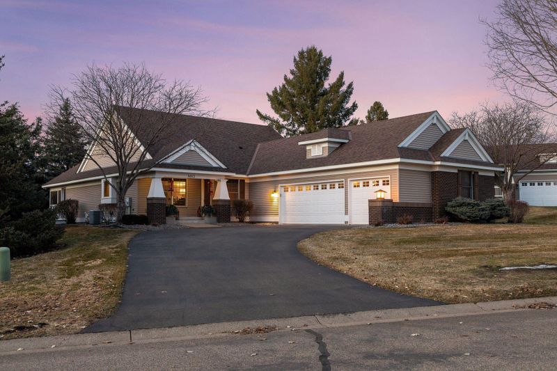 9813 Wedgewood Cir, Woodbury, MN 55125