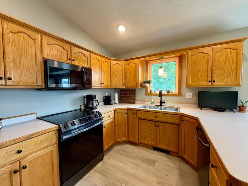 3001 9th Ave S, Moorhead, MN 56560